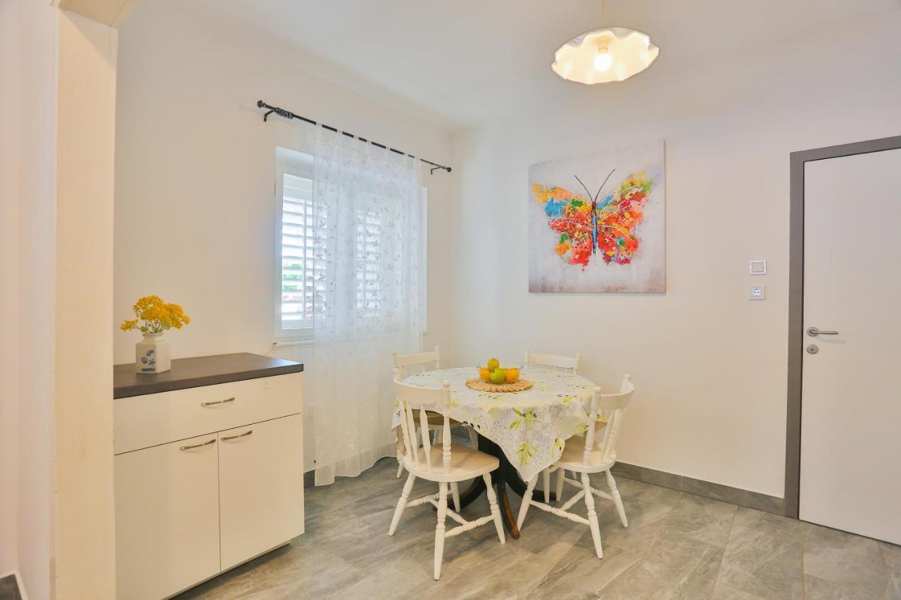 Guesthouse On The Beach Baska Voda Luaran gambar