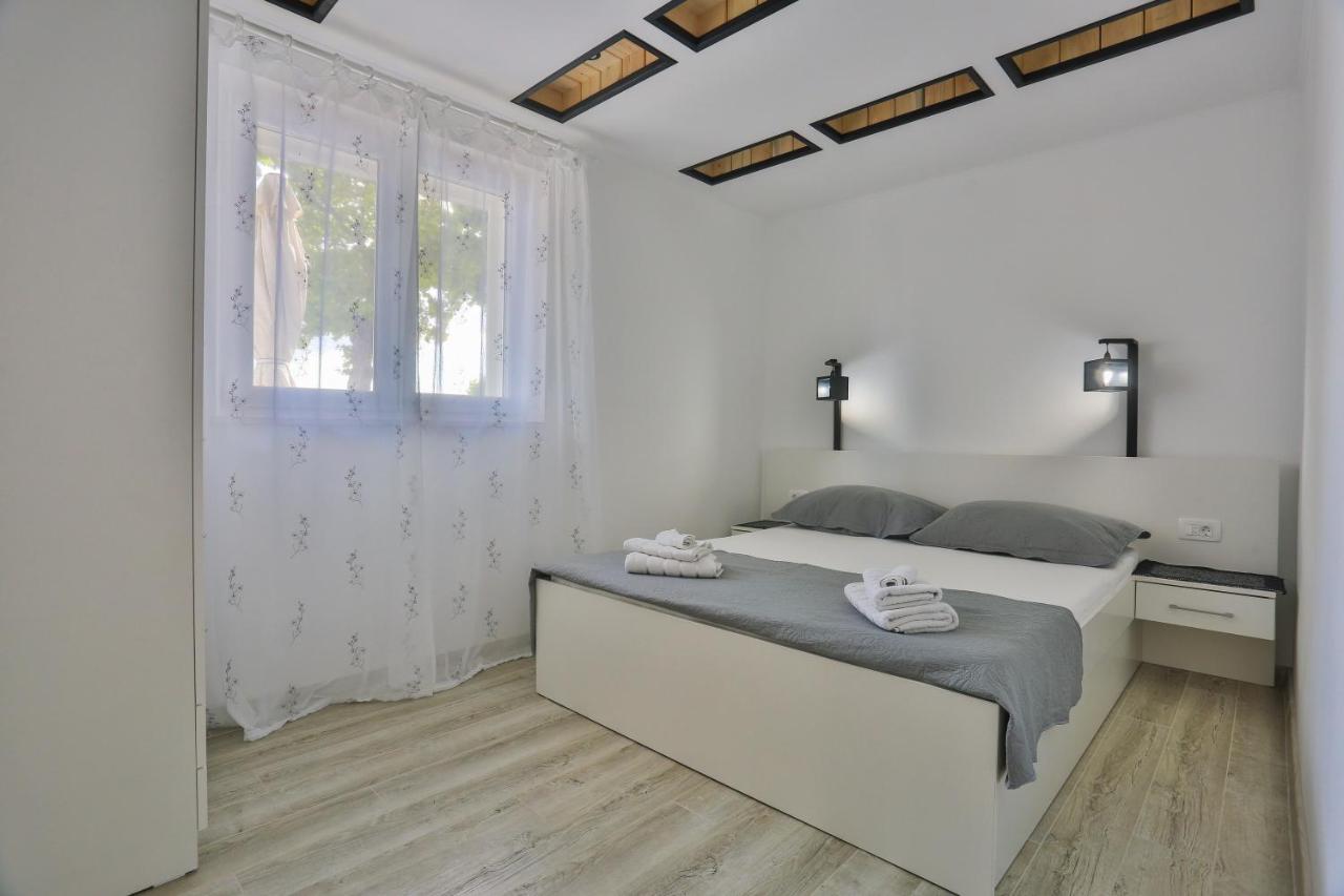 Guesthouse On The Beach Baska Voda Luaran gambar