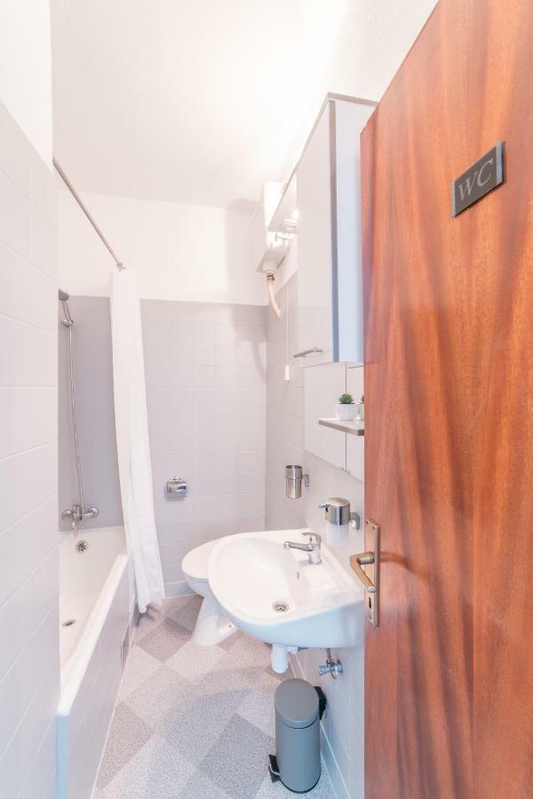 Guesthouse On The Beach Baska Voda Luaran gambar